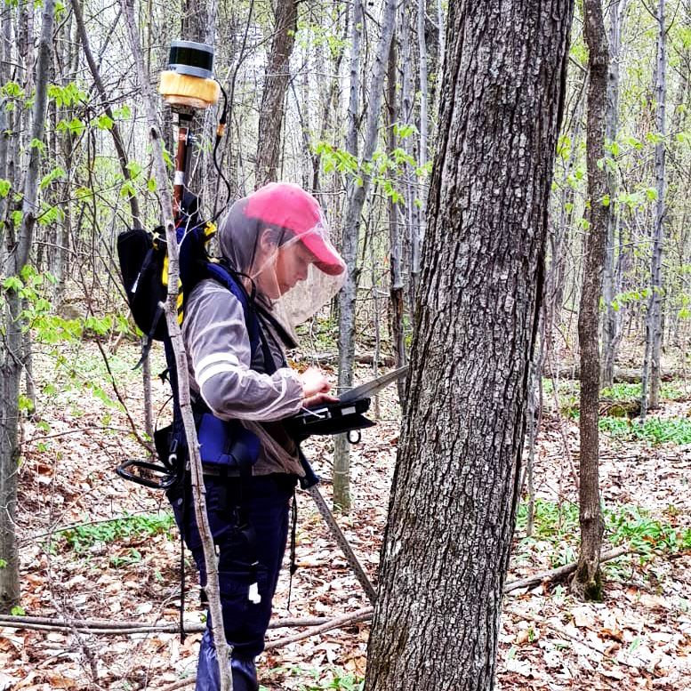 LiDAR portable : Transporté dans un sac à dos, ce senseur peut mesurer rapidement le diamètre de plusieurs centaines d'arbres en quelques minutes